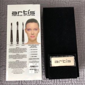 Artis 3 P.C. makeup brush set brand new